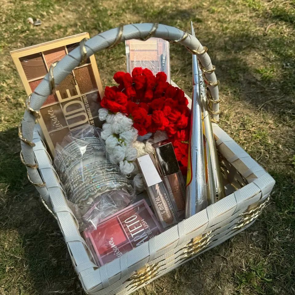 Customize Eid Mubarak Basket in Just 3000