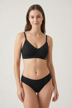Seamless Bra Black – Front view