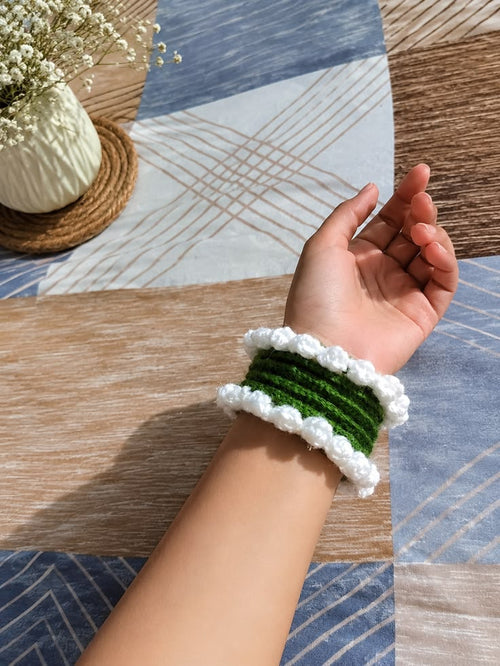 14 August Crochet Scrunchie Green White