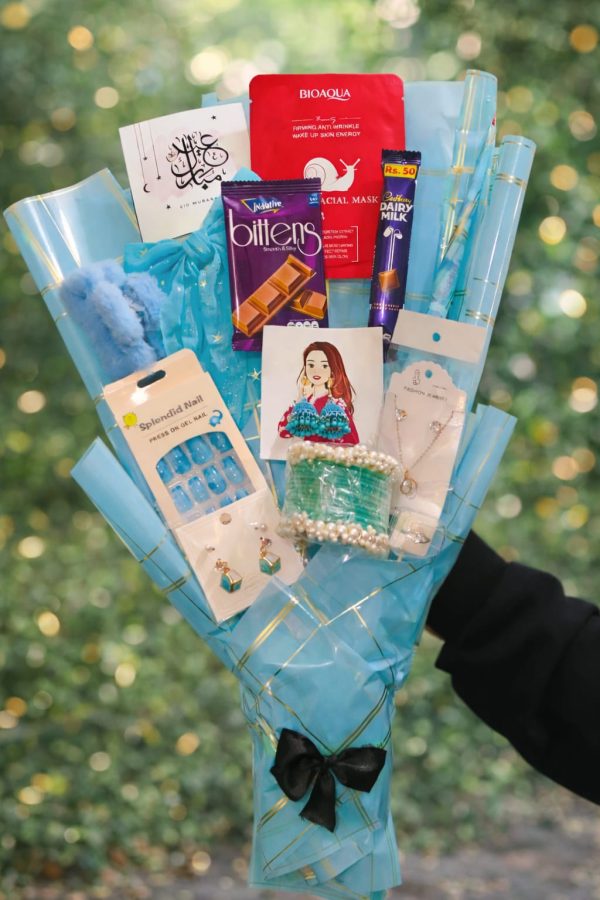 Luxury Surprise Customized Bouquet In Just 2500